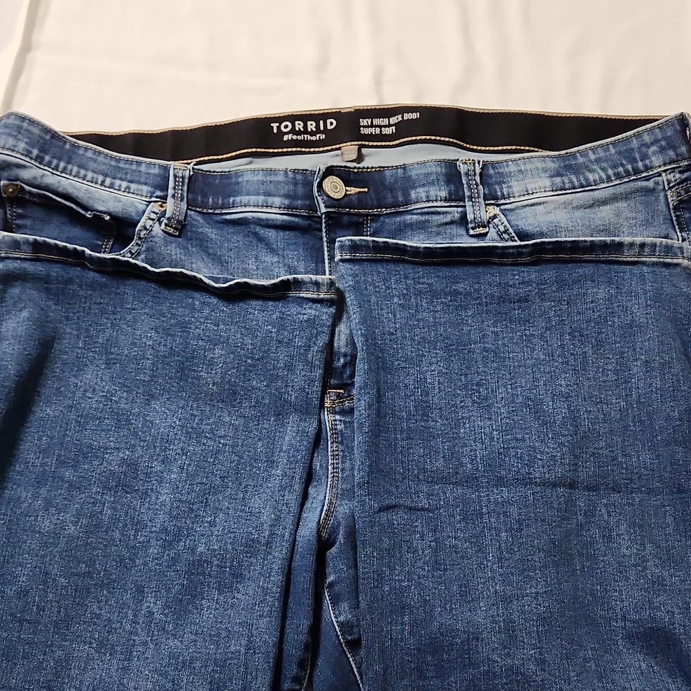 TORRID SKY HIGH KICK BOOT- CAPRIS. 20 SHORT. Like New - Picture 3 of 4